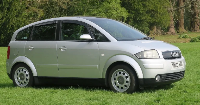 Дизельная Audi A2. Автор: Charles01 Источник: https://commons.wikimedia.org/wiki/File:Audi_A2_Diesel_1390cc_registered_April_2003_02.jpg CC-BY-SA 4.0, Конфертировано в Webp