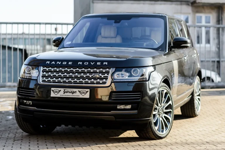 Range Rover. Источник: www.rawpixel.com CC/Ковертировано в webp