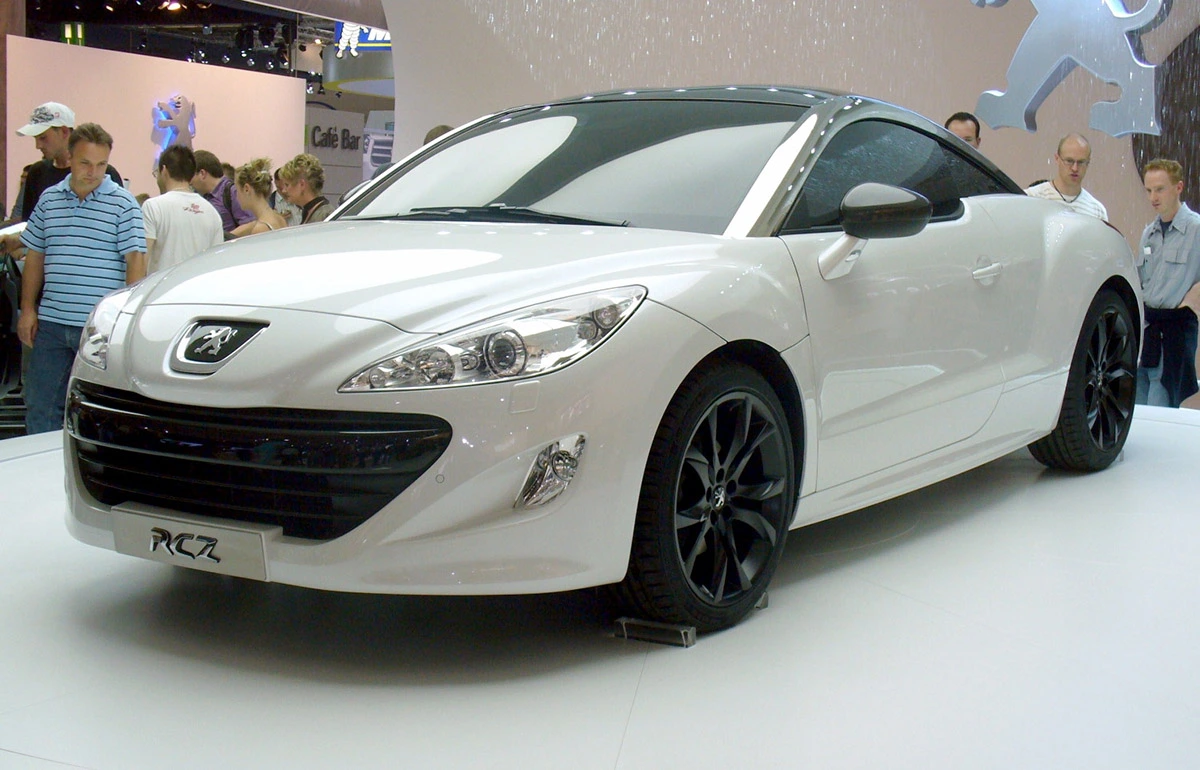 Peugeot RCZ Limited Edition, Thomas doerfer, 2009 / Pexels. Лицензия: Pexels. Изменения: конвертировано в WebP, изменён размер.